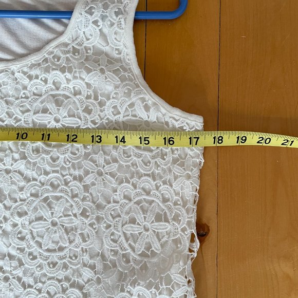 Cream Lace Overlay tank. Size Medium. - Picture 5 of 6